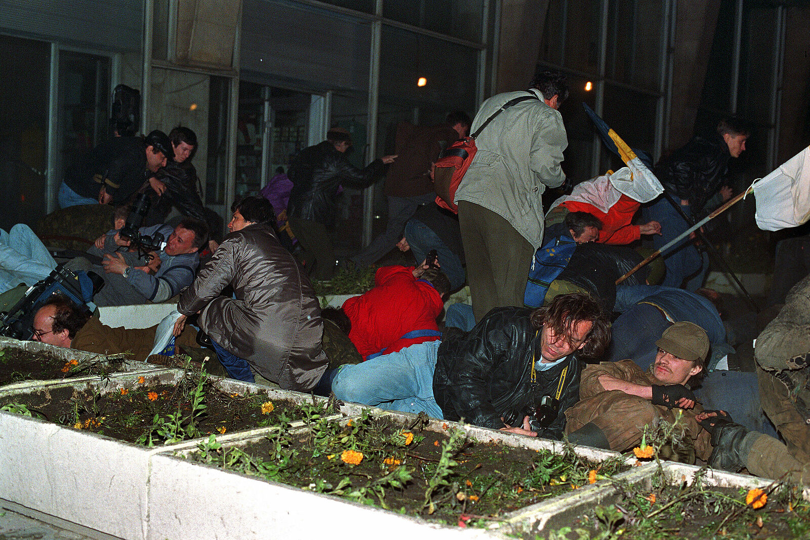 ƒата съемки: 1993-10-05
«аголовок: C 3 по 4 окт€бр€ 1993 года в ћоскве.
јвтор: ћамонтов —ергей
ќписание: ћосква. Ќеудачна€ попытка переворота. ‘ото —ерге€ ћамонтова (»“ј–-“ј——)
√ород: ћосква
—трана: –оссийска€ ‘едераци€