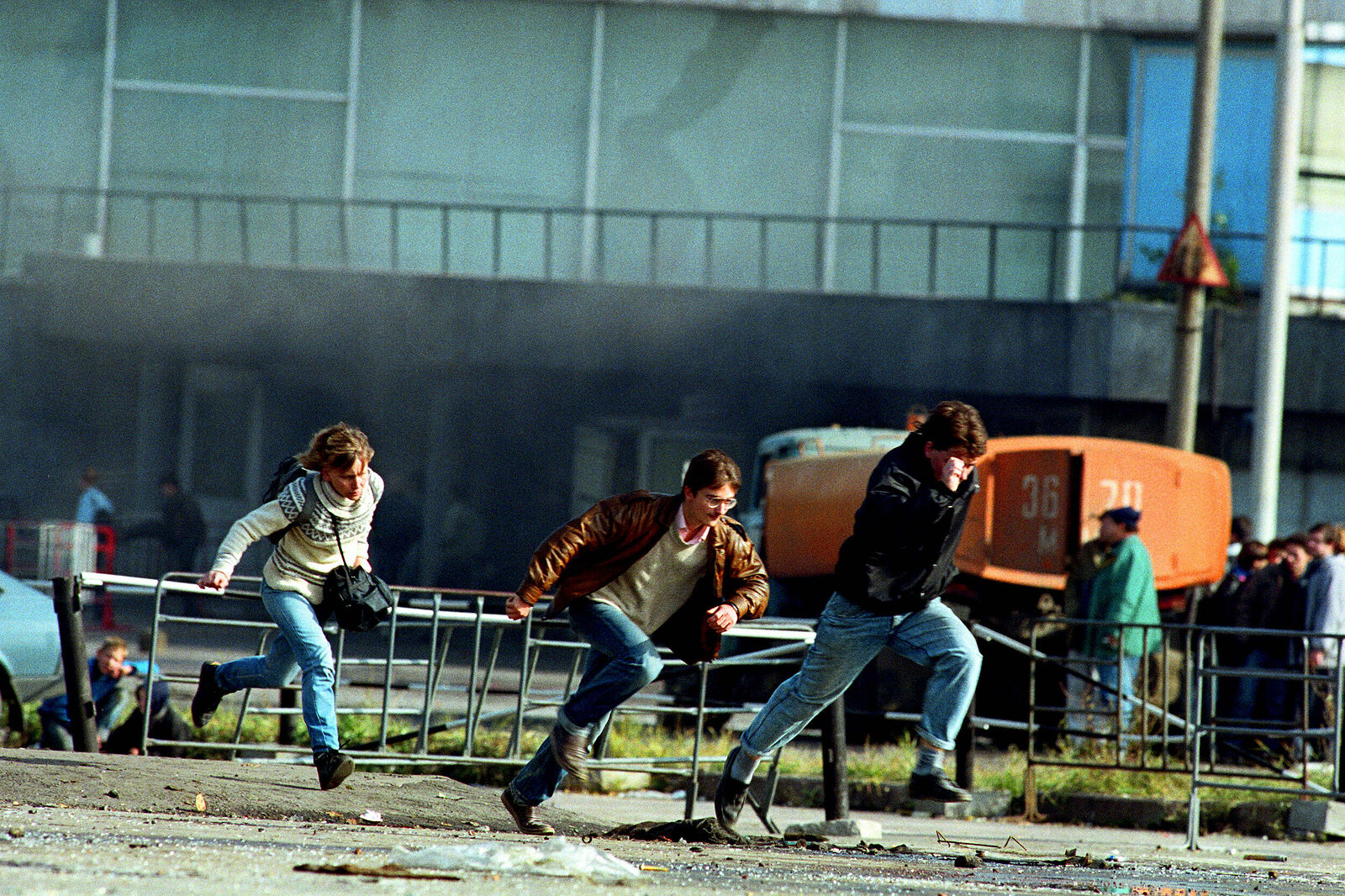 ƒата съемки: 1993-10-05
«аголовок: C 3 по 4 окт€бр€ 1993 года в ћоскве.
јвтор: ћамонтов —ергей
ќписание: ћосква. Ќеудачна€ попытка переворота. ‘ото —ерге€ ћамонтова (»“ј–-“ј——)
√ород: ћосква
—трана: –оссийска€ ‘едераци€