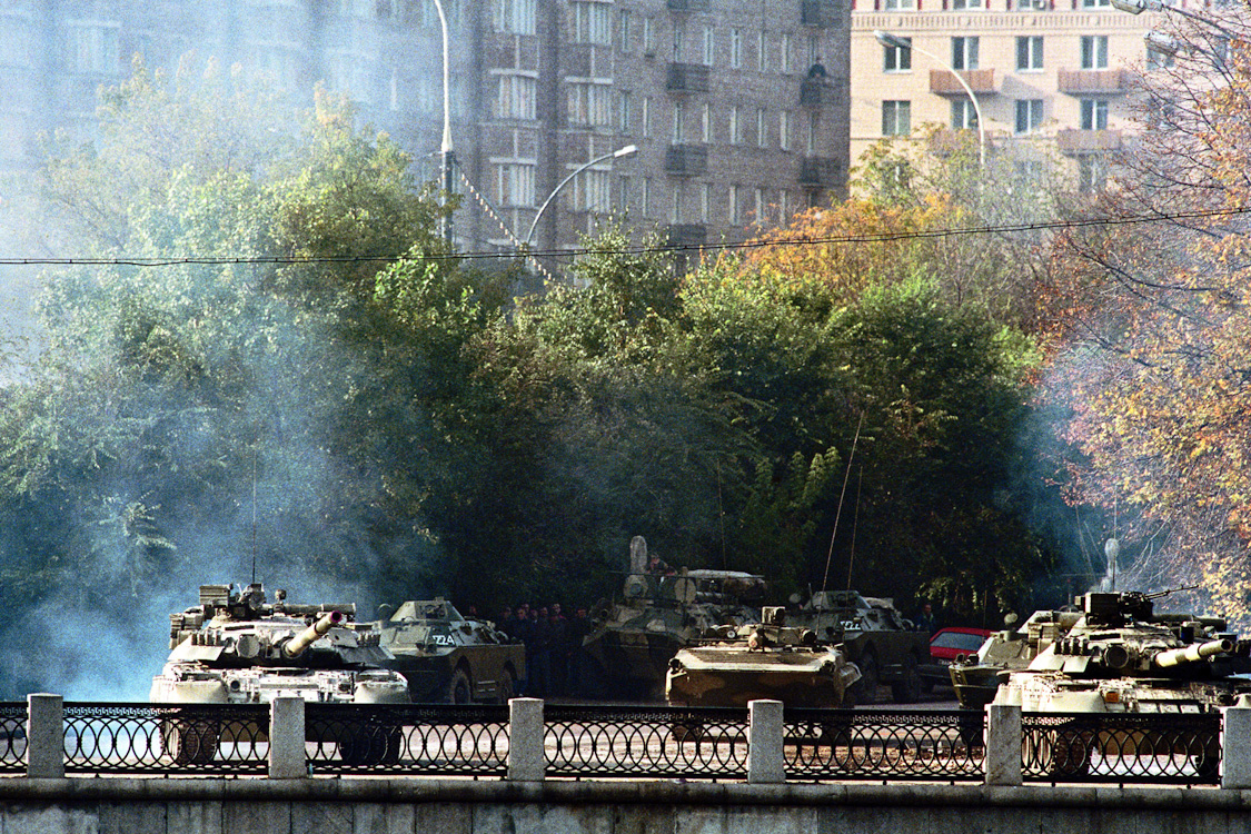 ƒата съемки: 1993-10-05
«аголовок: C 3 по 4 окт€бр€ 1993 года в ћоскве.
јвтор: ћамонтов —ергей
ќписание: ћосква. Ќеудачна€ попытка переворота. ‘ото —ерге€ ћамонтова (»“ј–-“ј——)
√ород: ћосква
—трана: –оссийска€ ‘едераци€