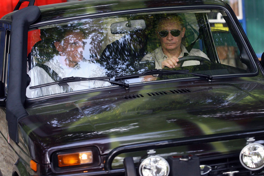 19 сент€бр€ 2009 г. √лава правительства –‘ ¬ладимир ѕутин, председатель  оординационной комиссии ћќ  по подготовке XXII зимних ќлимпийских игр в —очи, член ћќ  ∆ан- лод  илли и исполнительный директор ћќ  ∆ильбер ‘елли, посетили —очинский национальный парк