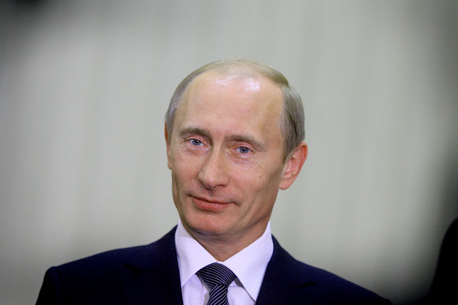 23 ма€ 2008 г. ѕремьер-министр –оссии ¬ладимир ѕутин с рабочим визитом в ћинске.

ѕрессконференци€ в аэропорту г. ћинска