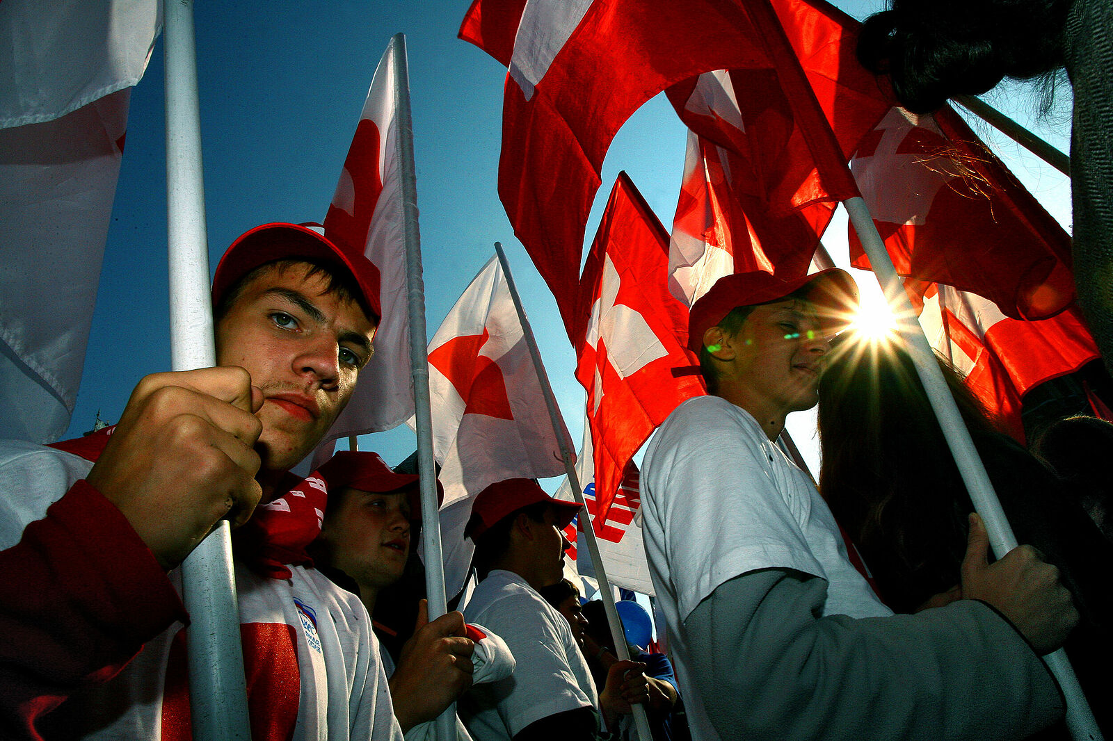 Москва. Манежная площадь. Пикет активистов движения "Молодая гвардия"